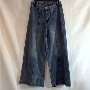 NWT Dazy medium wash denim high rise frayed wide leg distressed Jeans trendy 4/L